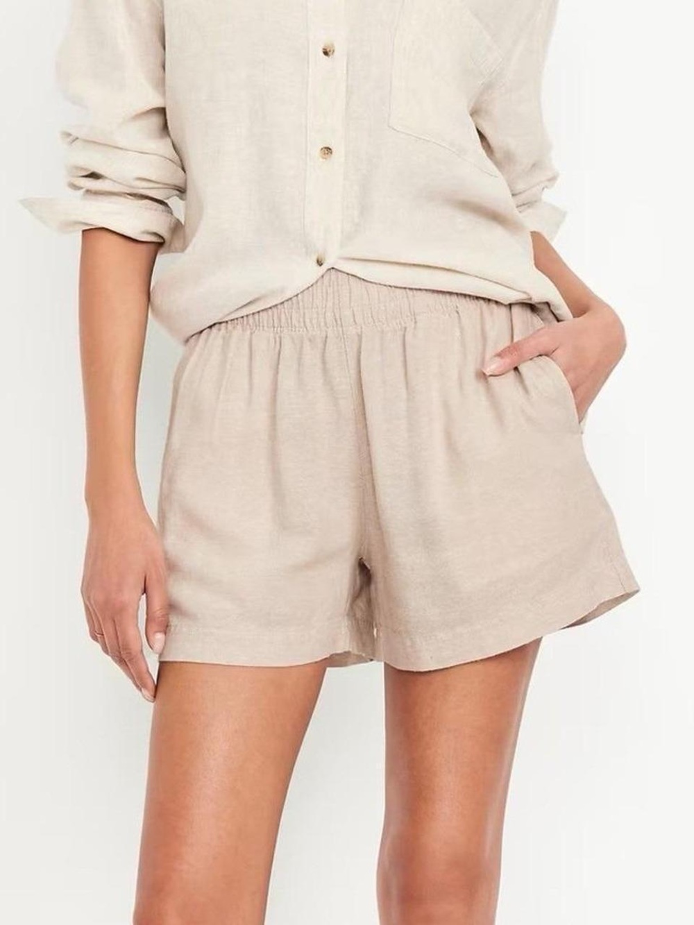 Old Navy. Linen-Blend Elastic Waist High Rise Shorts - Cream. Size Small